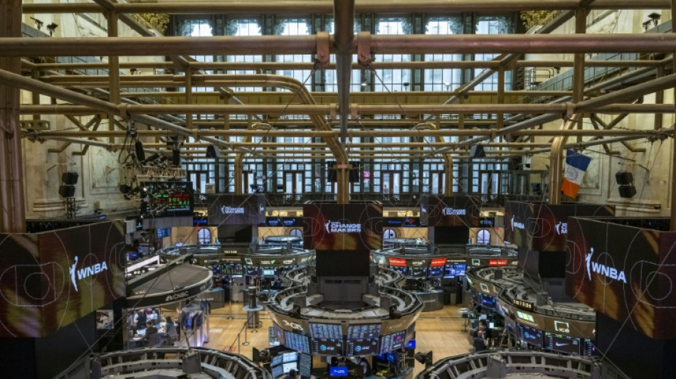 Wall Street conclut en nette baisse, les incertitudes politiques p&egrave;sent
