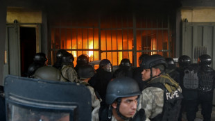 Detentos tomam pris&atilde;o que abriga 3 mil reclusos no Paraguai