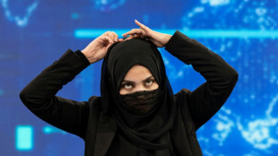 Afghanistan: les pr&eacute;sentatrices t&eacute;l&eacute;, forc&eacute;es de se couvrir le visage, jurent de continueront la lutte
