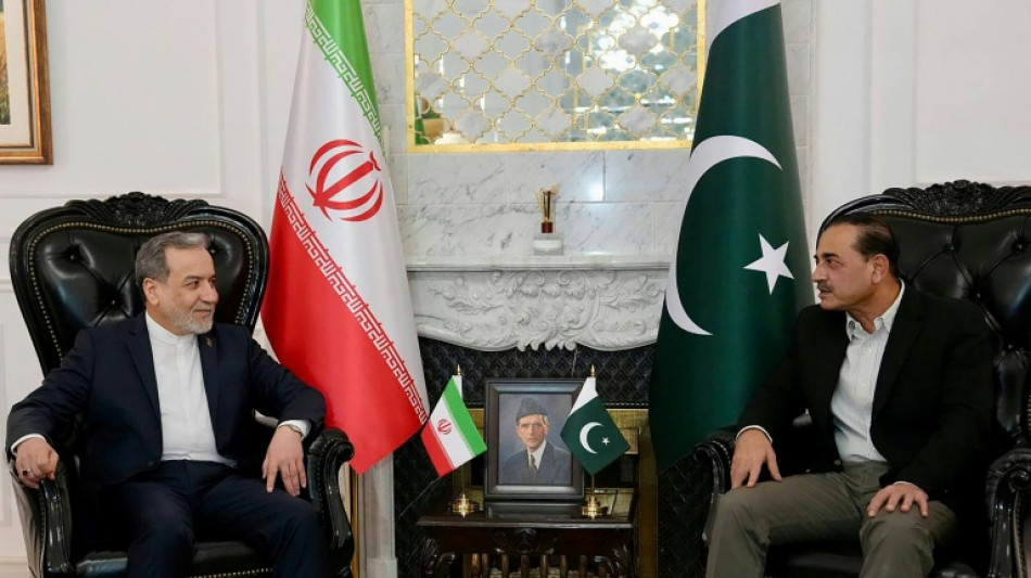 Enviados de EEUU viajan a Pakist&aacute;n sin garant&iacute;a de negociaci&oacute;n directa con iran&iacute;es