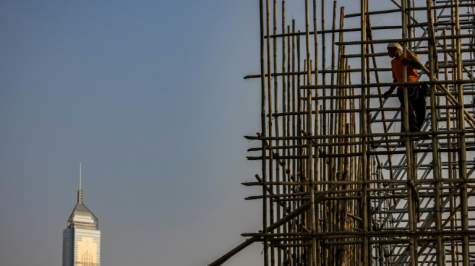 Andaimes de bambu de Hong Kong, sob suspeita após incêndio mortal