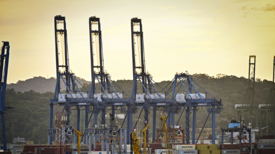 El presidente de Panam&aacute; busca un nuevo contrato con una empresa hongkonesa para operar puertos en el canal