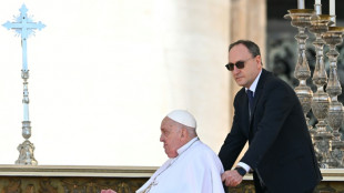 El papa dona a Ucrania cuatro ambulancias para el frente