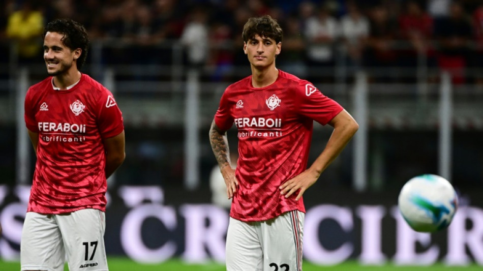 Cremonese bate Sassuolo em estreia de bisneto de Mussolini e lidera Italiano; Milan vence