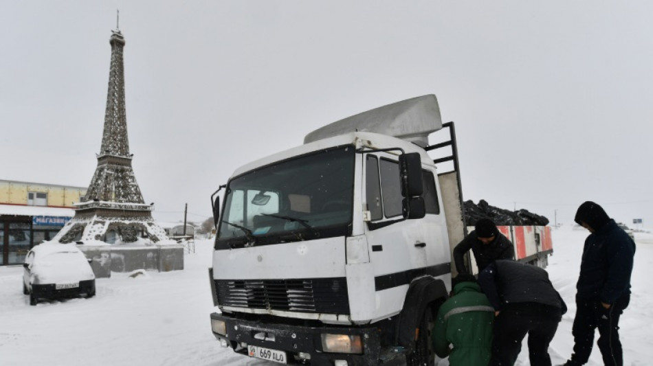 Paris, &icirc;lot de chaleur dans les rudes montagnes du Kirghizstan