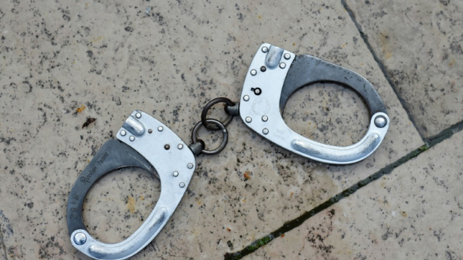 Drei Festnahmen bei Durchsuchungen gegen Drogenhandel in Darknet