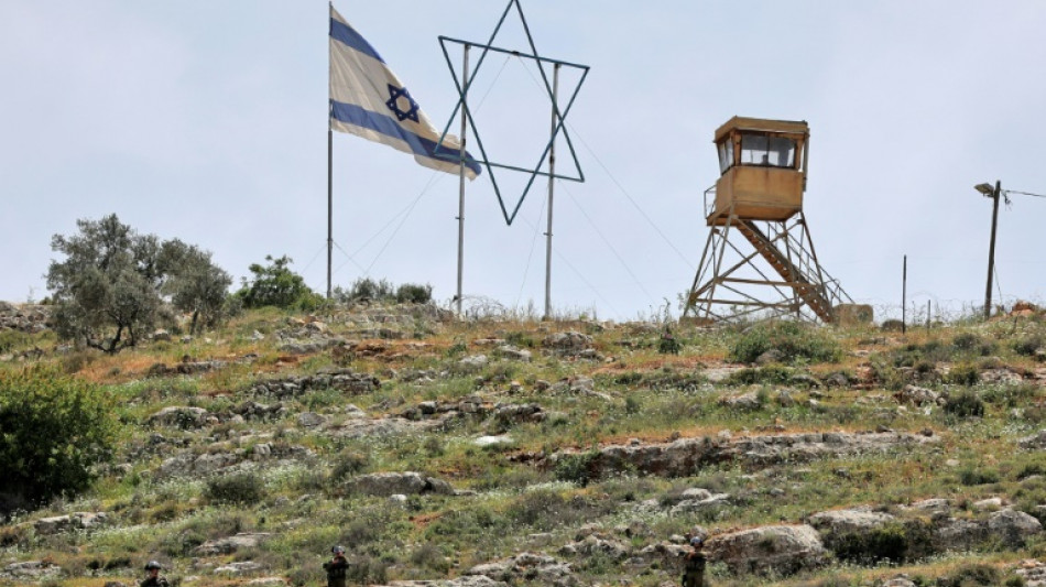 Israel proh&iacute;be a los palestinos de Gaza trabajar en su territorio tras disparos de cohetes