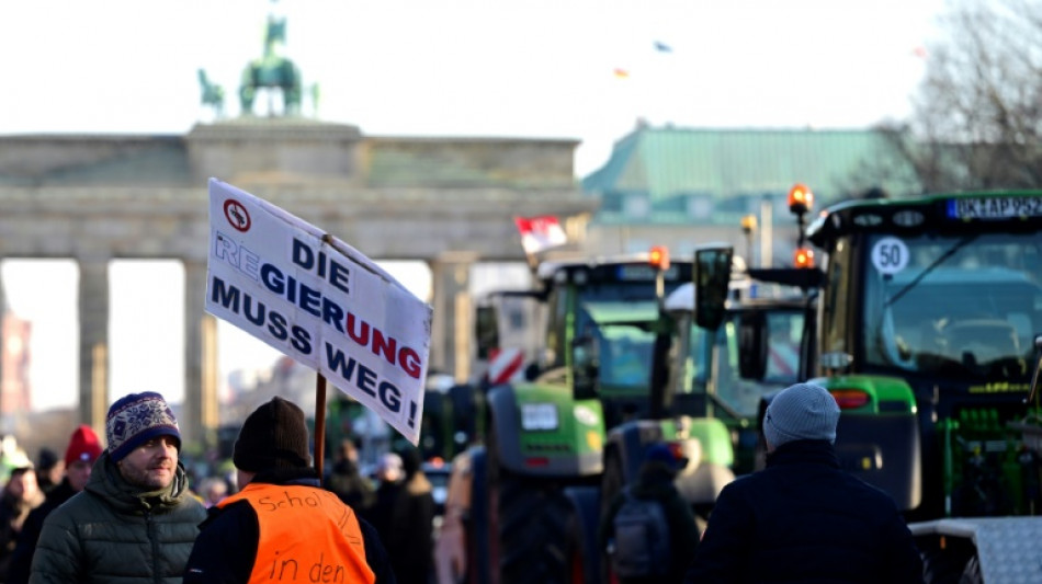 Polizei: "Weit &uuml;ber 5000 Fahrzeuge" bei Bauerndemo in Berlin