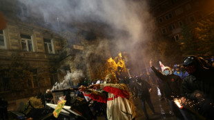 Georgien: Zusammenst&ouml;&szlig;e zwischen Demonstranten und Polizei vor Parlament in Tiflis