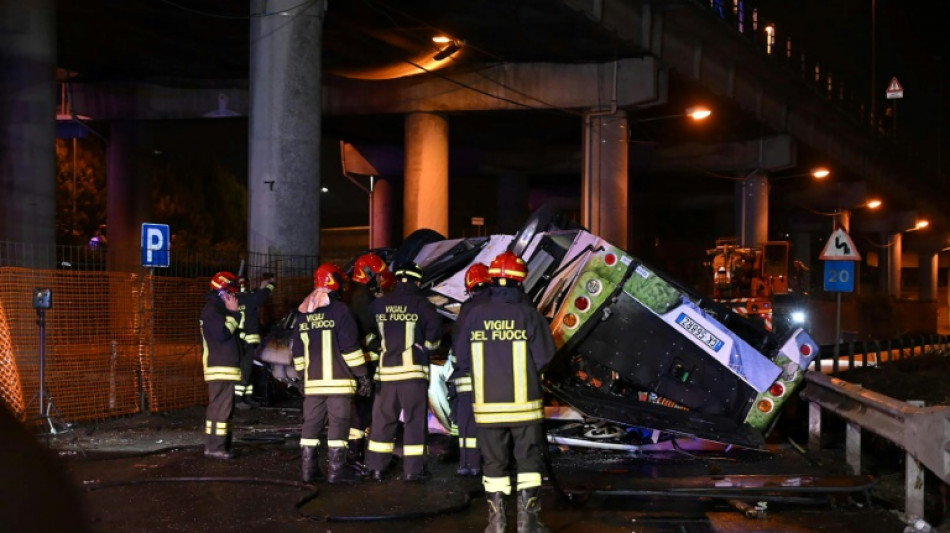 Familiares de v&iacute;timas de acidente de &ocirc;nibus fatal chegam a Veneza 