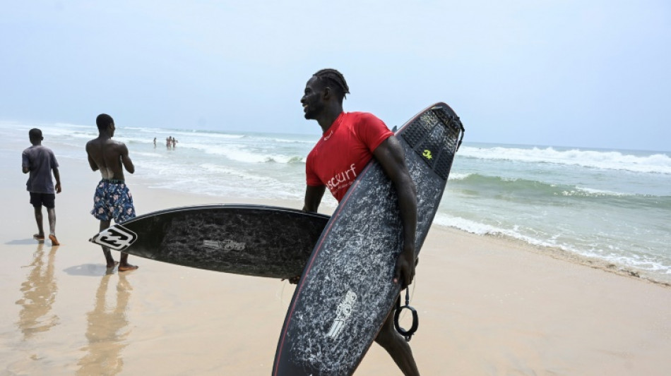 En C&ocirc;te d'Ivoire, le surf prend doucement son essor