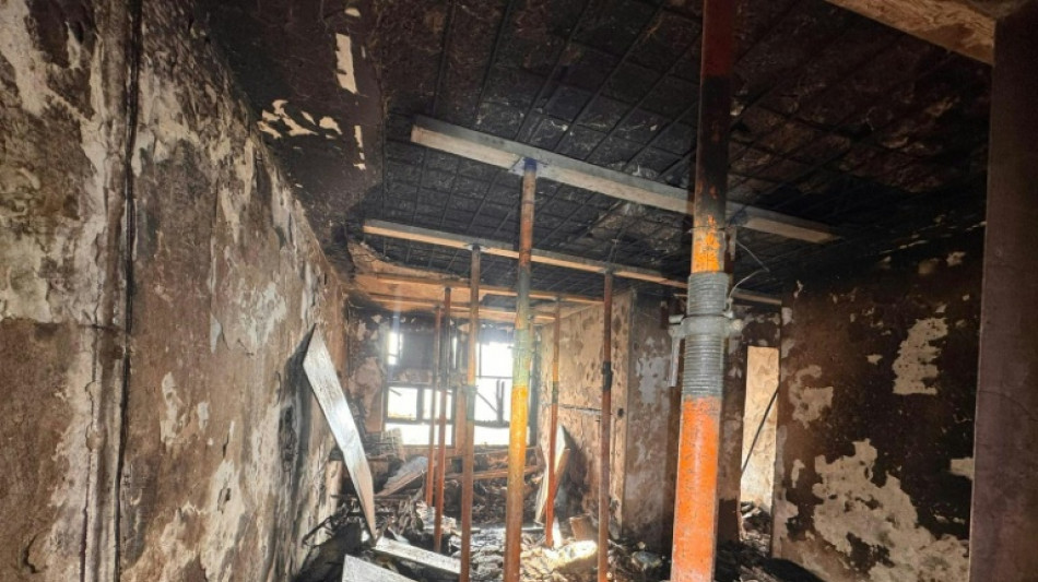 Residentes vuelven a sus casas meses despu&eacute;s de un mortal incendio en Hong Kong