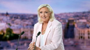 Le Pen, condamn&eacute;e mais candidate, lance sa campagne sous le feu des critiques