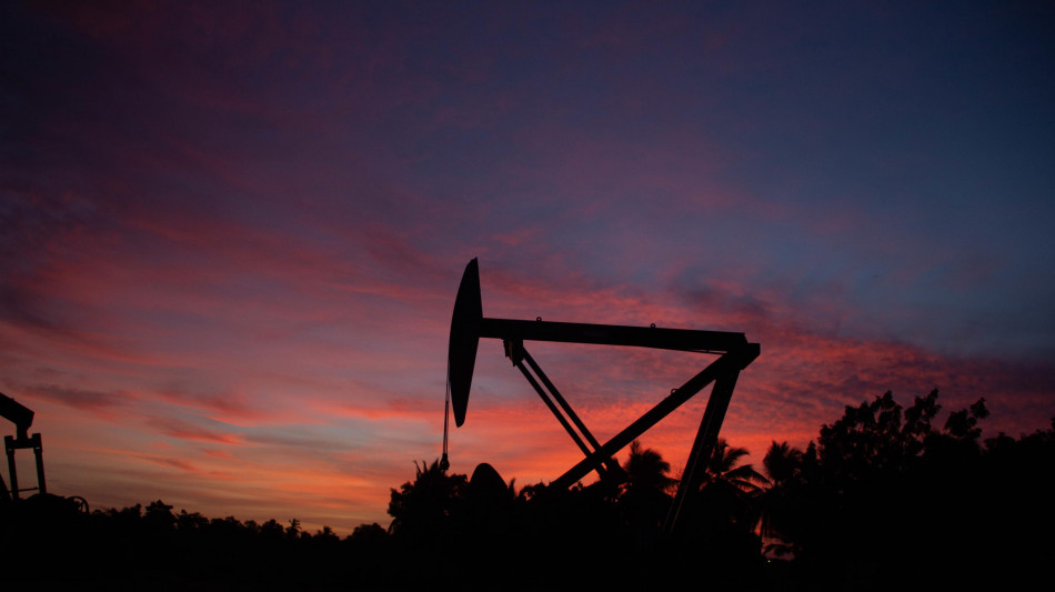 Il petrolio &egrave; in calo, Wti perde lo 0,34% a 65,37 dollari