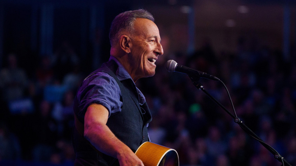 Trump "abbatte" Sprigsteen con una pallina da golf