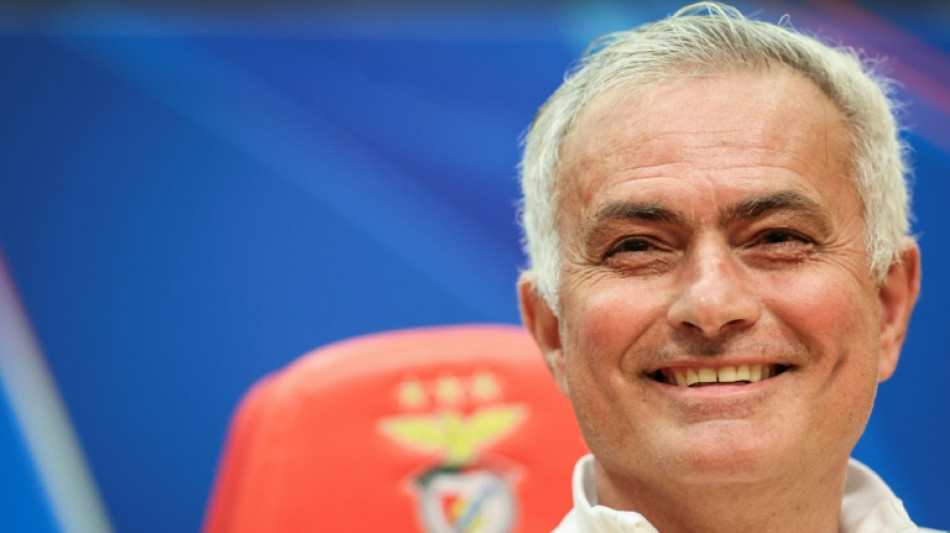 Mourinho nega rumores sobre um poss&iacute;vel retorno ao Real Madrid