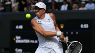 Swiatek survives scare to reach Wimbledon third round