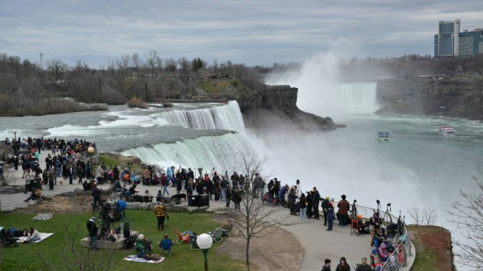 Acidente com &ocirc;nibus de turismo deixa cinco mortos em Nova York