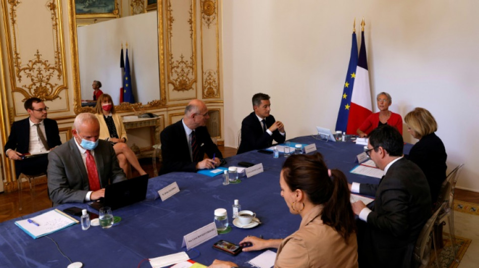 Covid-19: Borne en visioconf&eacute;rence avec pr&eacute;fets et ARS