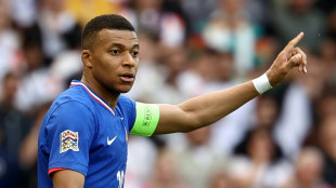 Mbapp&eacute; recebe alta e &eacute; reincorporado ao elenco do Real Madrid para Copa de Clubes