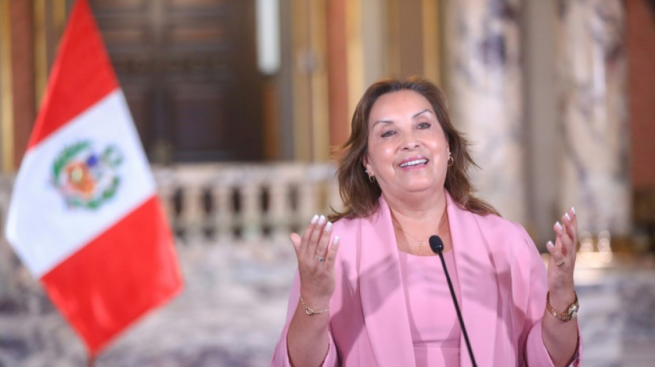 Considerada a presidente mais impopular do mundo, Dina Boluarte se agarra ao poder no Peru