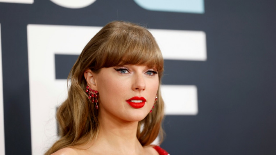 Taylor Swift quer registrar sua voz como marca para se proteger da IA