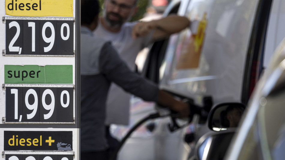Prezzo petrolio in calo, Wti scambiato a 92,50 dollari