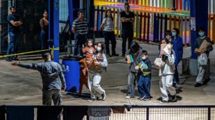 Costa Rica y Panam&aacute; coordinan traslado en buses de migrantes que desisten de ir a EEUU