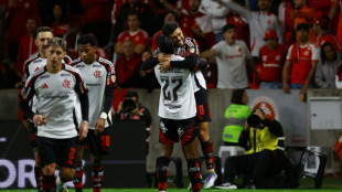 Flamengo volta a vencer Inter (2-0) e vai às quartas da Libertadores