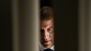 Primeiro-ministro da Fran&ccedil;a sugere suspender reforma da previd&ecirc;ncia para superar crise pol&iacute;tica