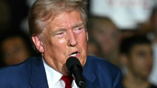 Trump est&aacute; 's&atilde;o e salvo' ap&oacute;s aparente tentativa de assassinato