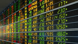 Di fronte alle sfide poste da ESG e CSR, quasi met&agrave; delle aziende europee non ha messo in atto alcuna iniziativa, anche se la direttiva CSRD entrer&agrave; in vigore nel 2024 (studio Lefebvre Sarrut)